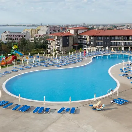 Üdülőközpont Nevis & Aqua Park Napospart