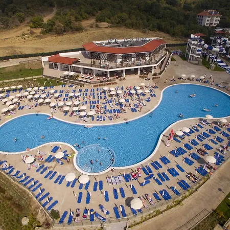 Здравен курорт Nevis & Aqua Park 4*